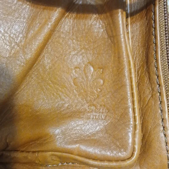 Vera pelle small crossbody. Item #1944 - Picture 3 of 8